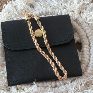 Elegant Gold Chain Bracelet